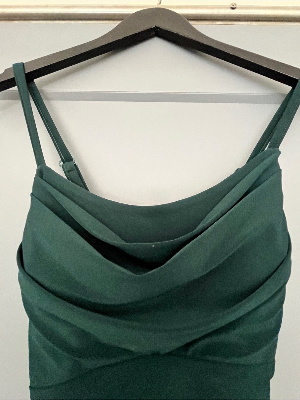 Morgan & Co Size 0 Emerald Green Ruched Cowl Neck Slit Formal Gown